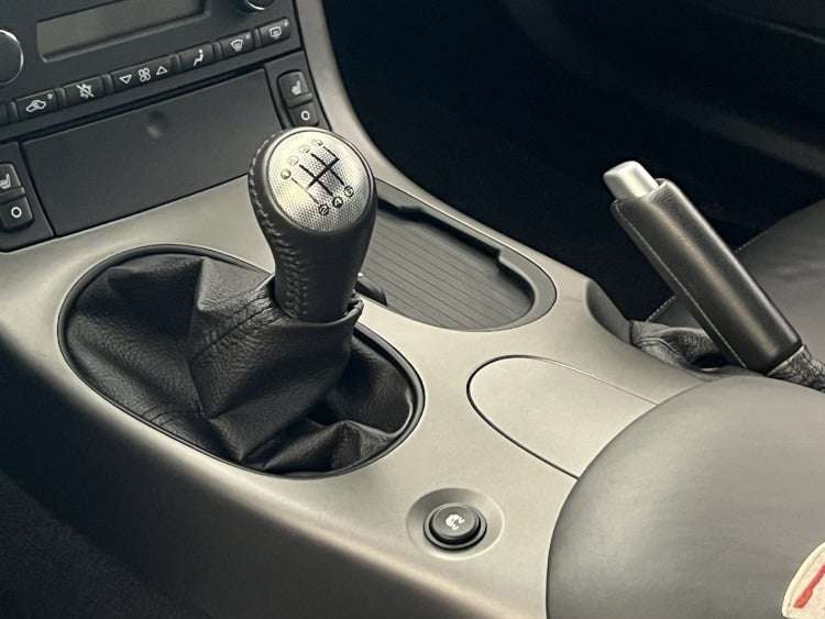 2007 Corvette Z06 manual shifter, 6-speed transmission, shift knob, center console, interior, Vettes of Atlanta Magazine photo