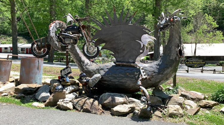 Dragon artwork at Tail of the Dragon, Deals Gap