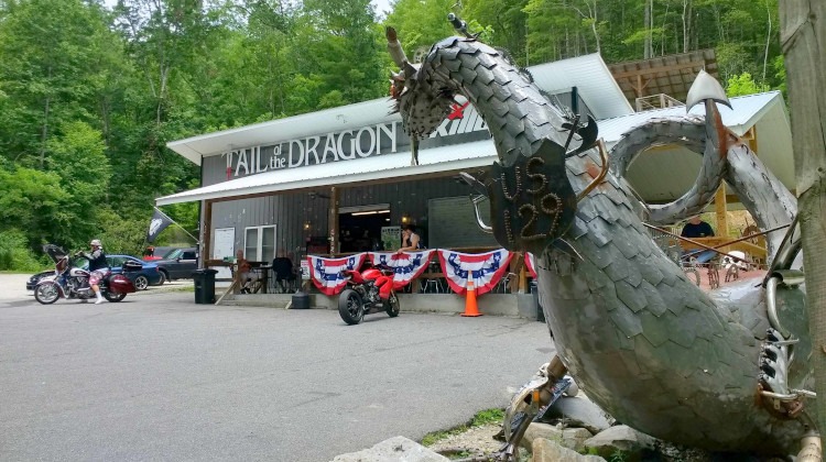 The dragon and the store at the Tail of the Dragon