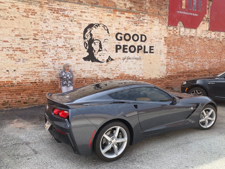 Seventh-generation Corvette parked beside Franklin Roosevelt mural