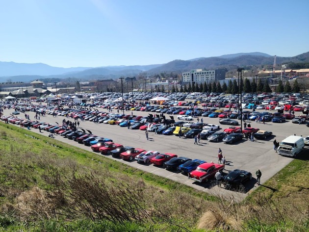 Parking lot filled with cars at the Pigeon Forge Expo 2021