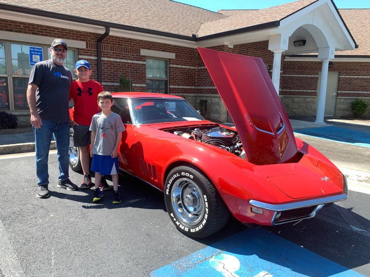Third-generation 1968 red, Corvette coupe