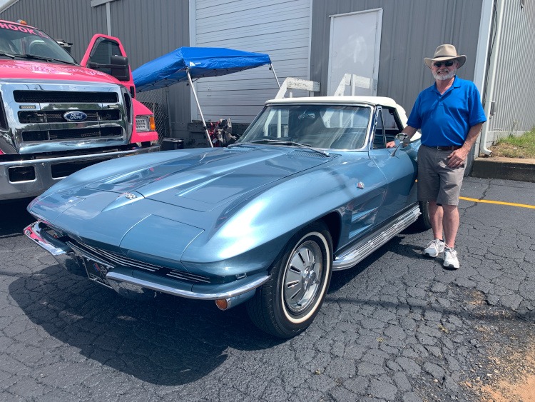 Second-generation 1964 Corvette roadster with side pipes