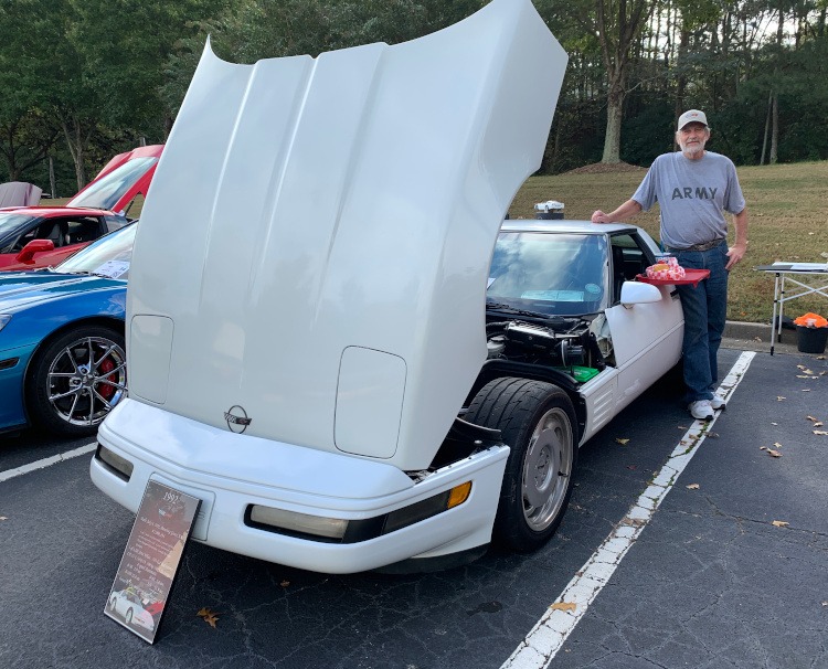 Fourth-generation white Corvette coupe