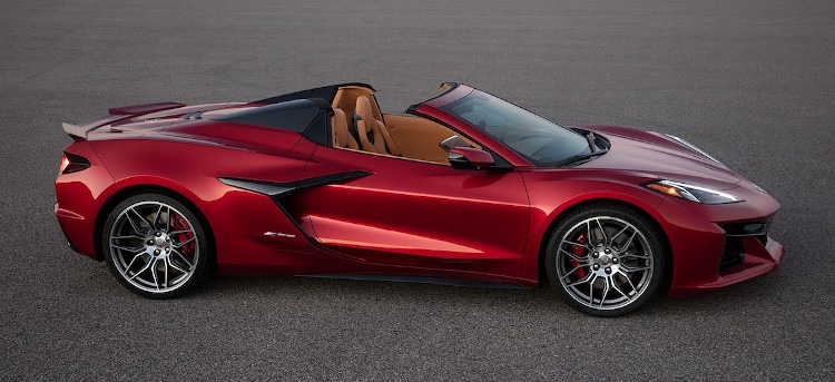 Full side view of the Red Mist C8 Z06 edition Corvette