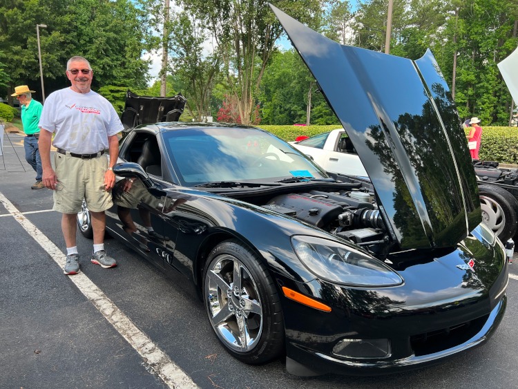 Sixth-generation Corvette coupe in black