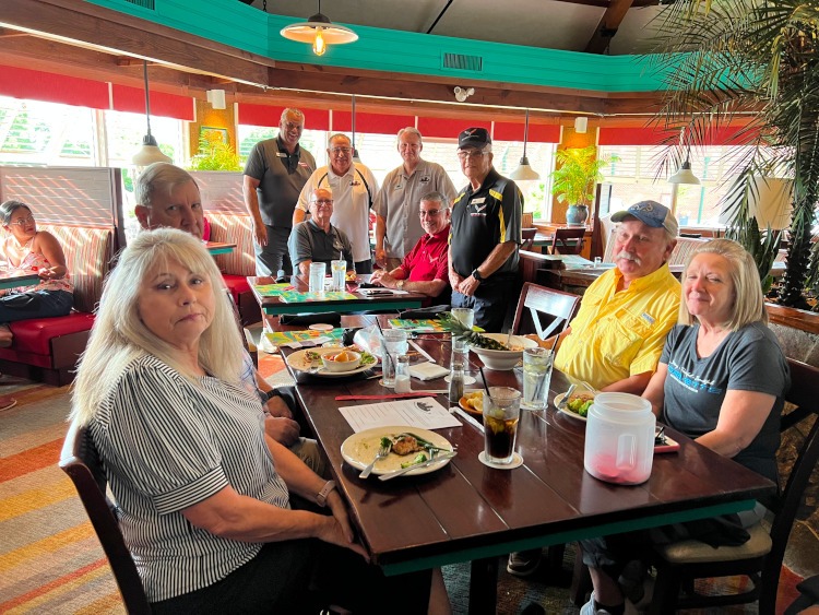 several people at the Bahama Breeze restaurant