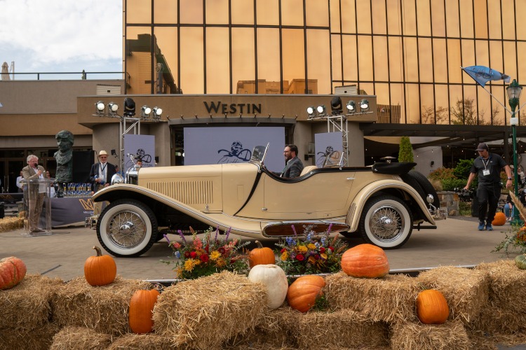 1933 Isotta Fraschini Tipo in the winner's circle in Chattanooga, TN.